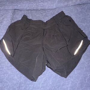 Lululemon hotty hots 4”inseam